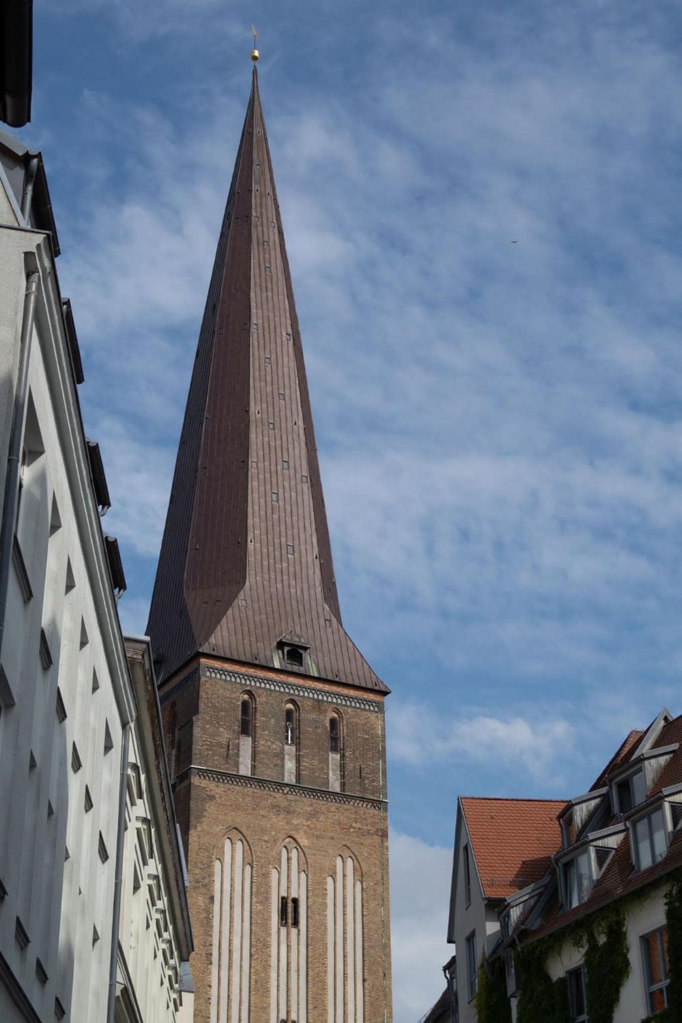 Ueber Den Daechern Der Altstadt Росток Экстерьер фото